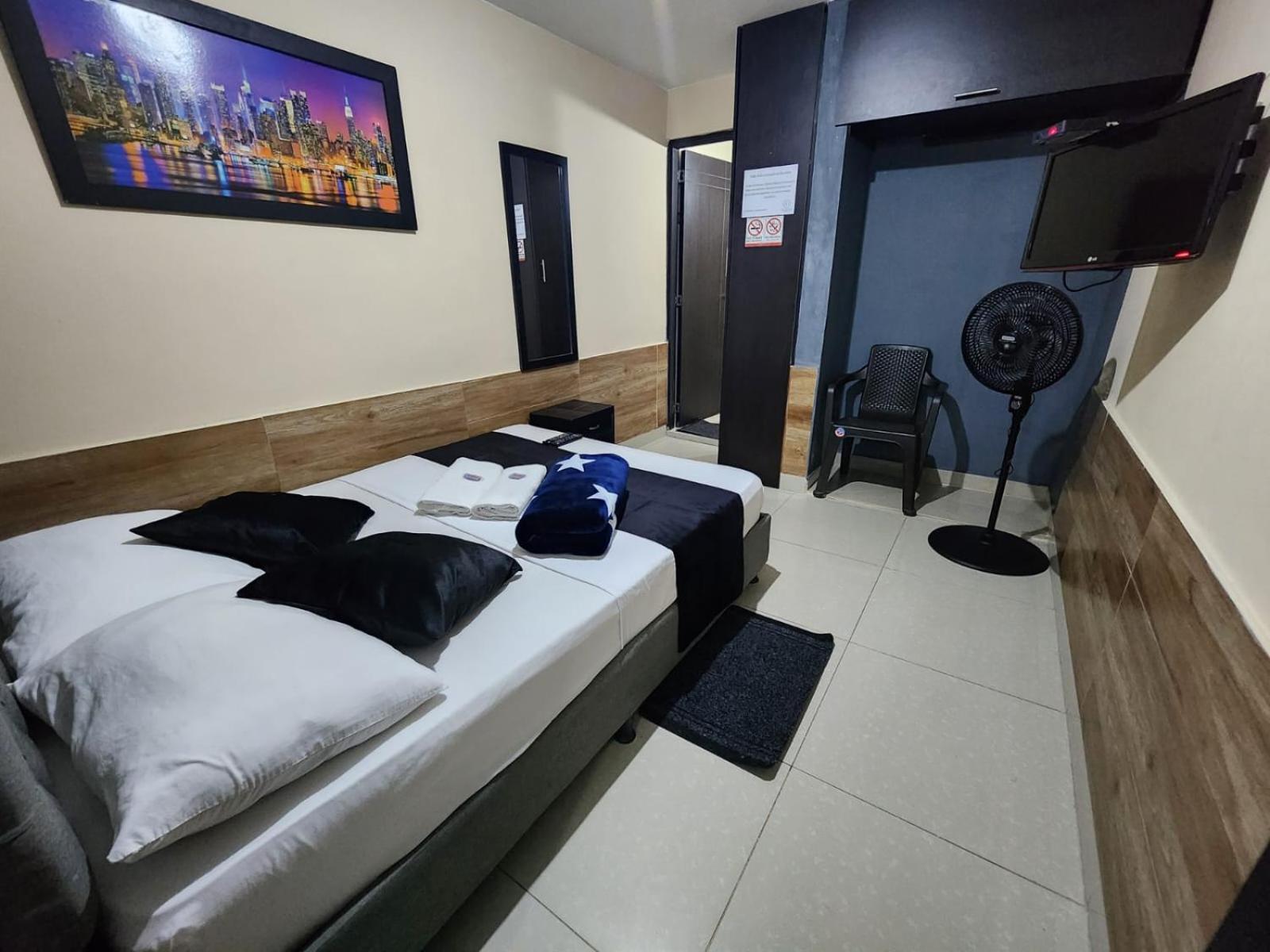 Hotel Medellin Calasanz Exteriör bild