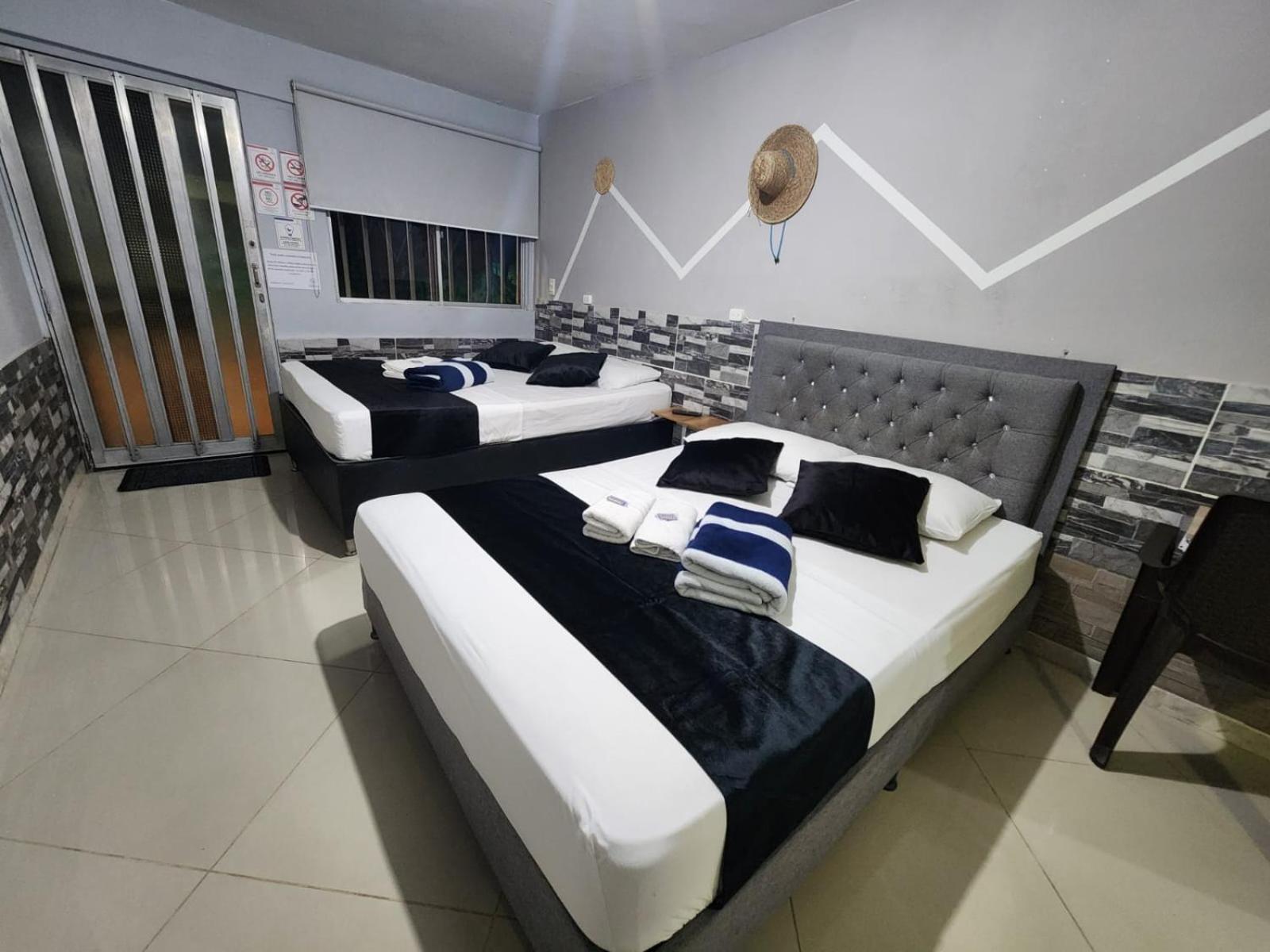 Hotel Medellin Calasanz Exteriör bild